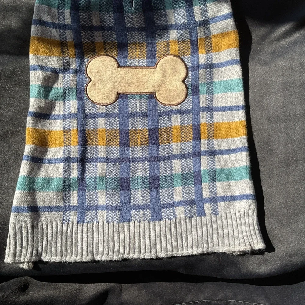VIBRANT LIFE DOG SWEATER BONE PLAID 28 W X 19 L. Dog Life Warm Stylish Cozy